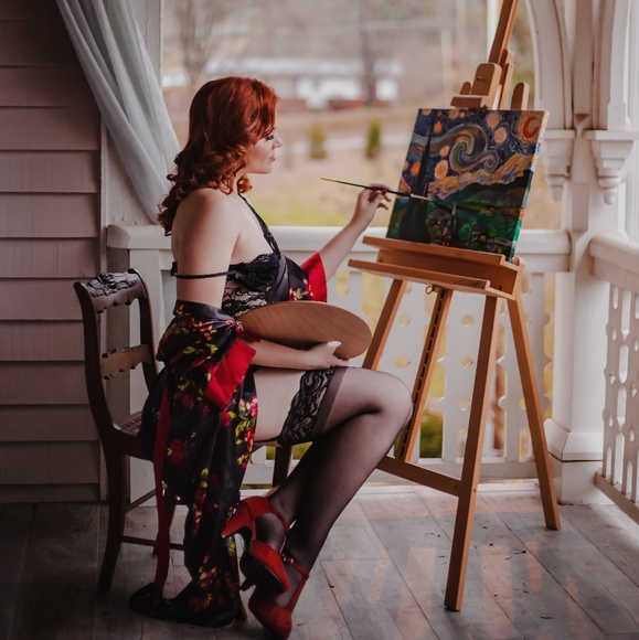 Meet your Posher, Lauren - Picture 9 of 9